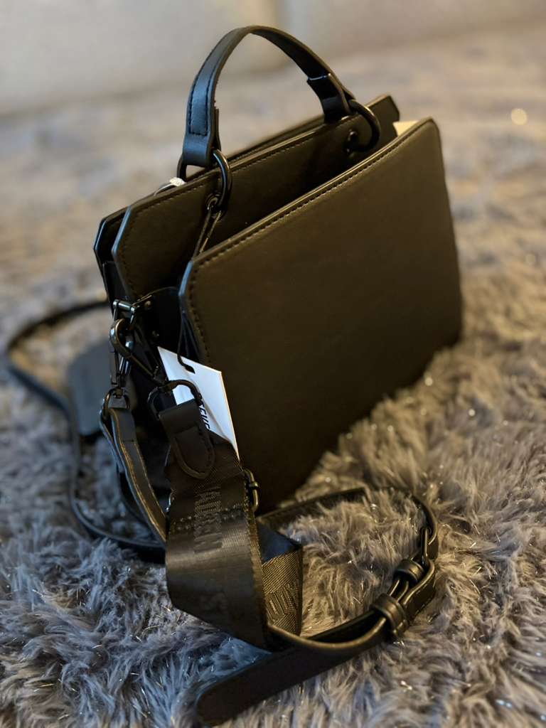 Bolsa Negra cuadrada grande Steve Madden