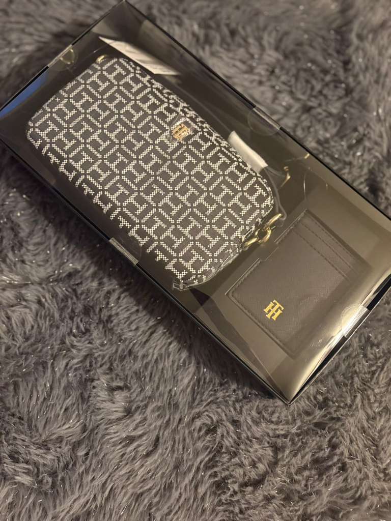 Bolsa Tomy azul con tarjetero