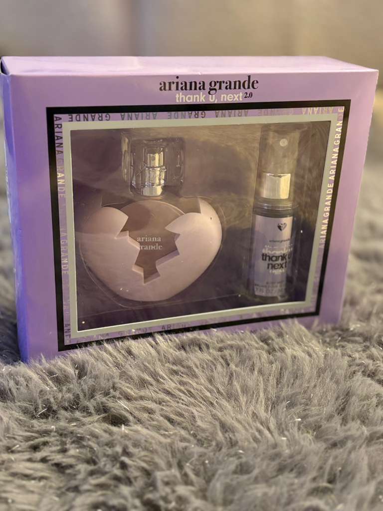 Set de Perfume y Body Mist lila Ariana Grande