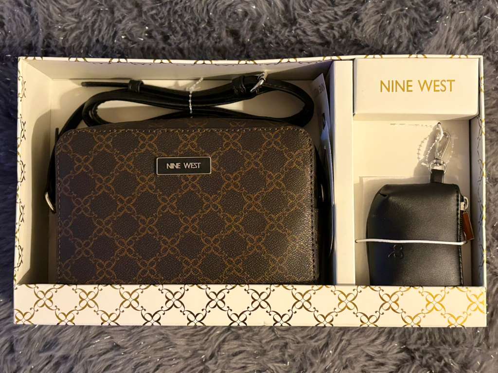 Set de Bolsa y monedero café en caja Nine West