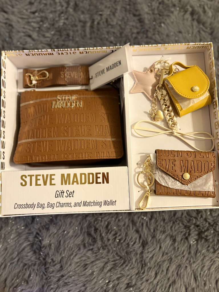 Set de bolsa, llavero y tarjetero Steve Madden