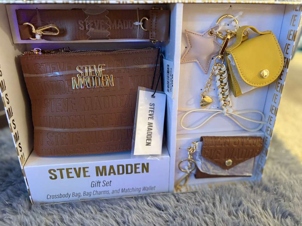 Set de bolsa, llavero y tarjetero Steve Madden