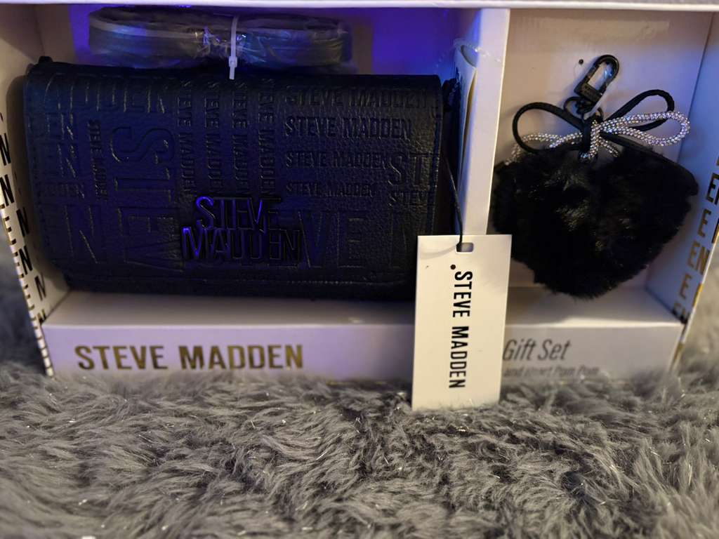 Set de  bolsa y llavero Steve Madden